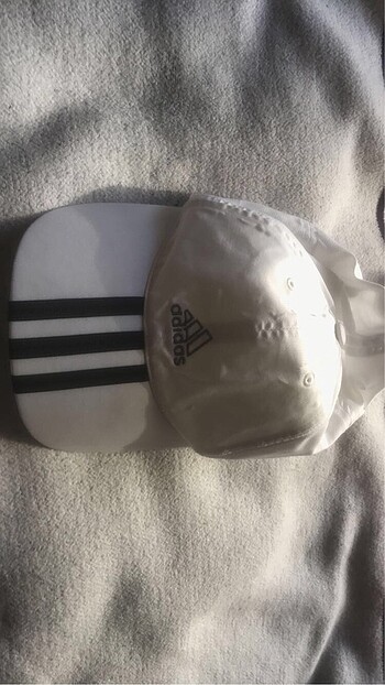 Adidas/beyaz şapka