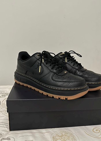 Nike Air Force Luxe