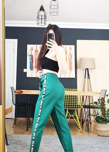 Bershka yeşil şerit detaylı pantolon 