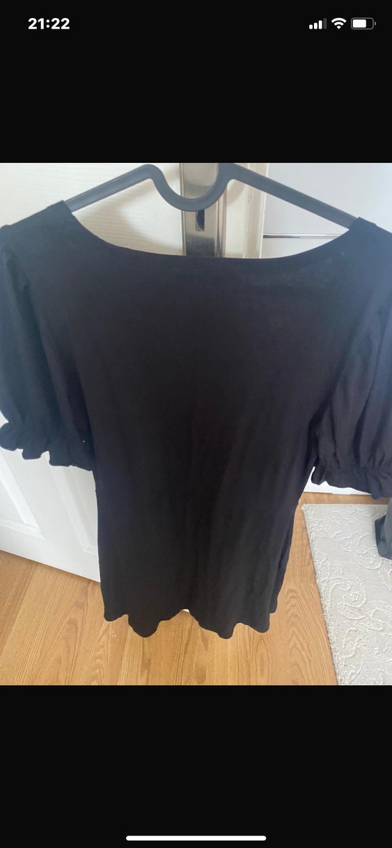 Siyah V Yaka Kısa Kollu Drapeli Bluz - Görsel 2