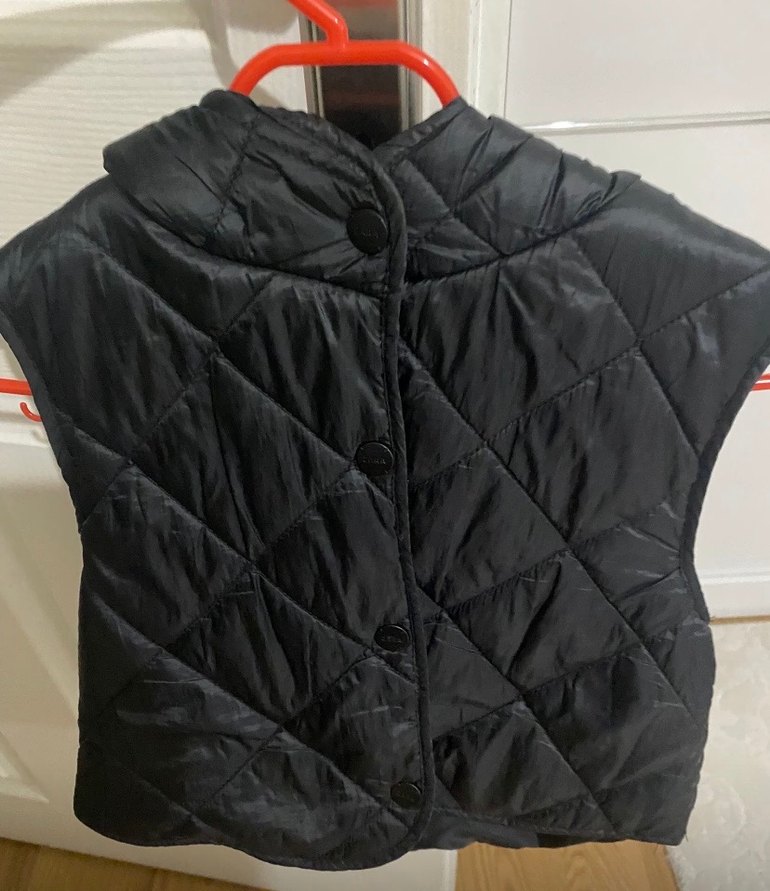 Düğmeli Siyah Kapüşonlu Kadın Yelek - Görsel 2