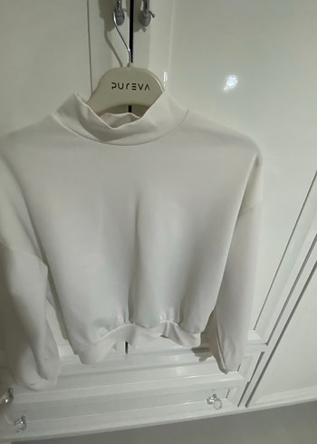 Beyaz Yüksek Yakalı Kadın Sweatshirt