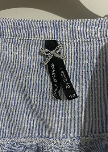 Gri V Yaka Keten Düğmeli Kadın Gömlek - Görsel 2