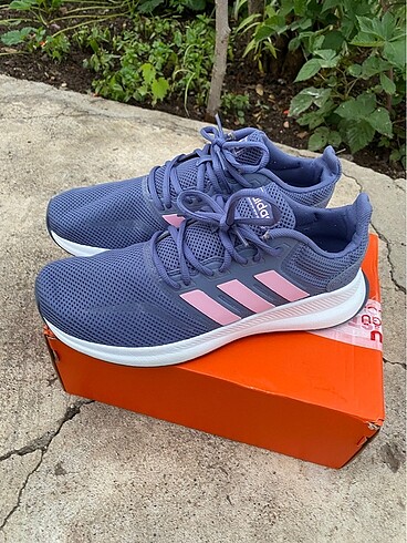Adidas spor ayakkabı