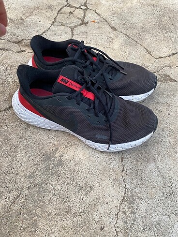 Nike revolution