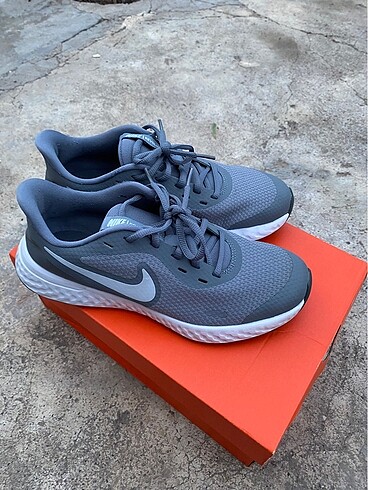38 Beden Nike revolution 5