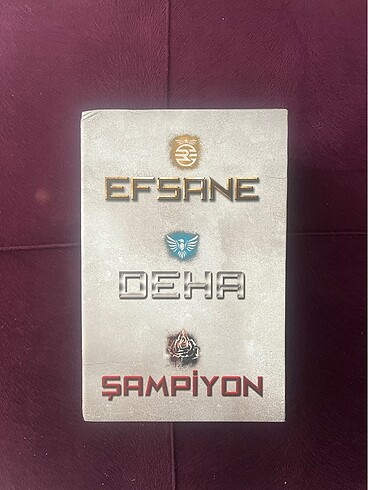  Beden Renk Efsane Üçlemesi Kutulu Set