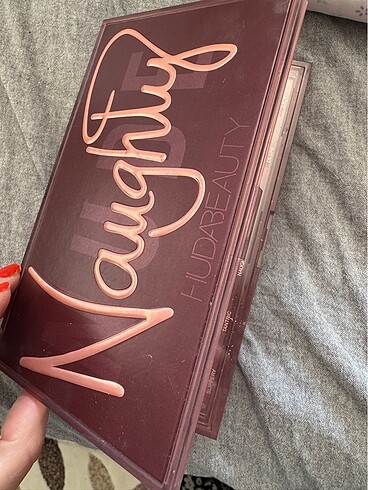 Huda Beauty Tertemiz bir bir iki kere kullanıldı