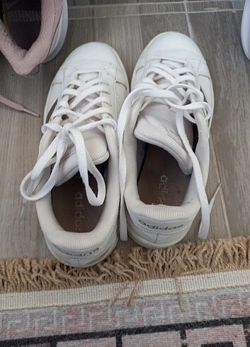 37 Beden beyaz Renk Adidas Spor ayakkabı 