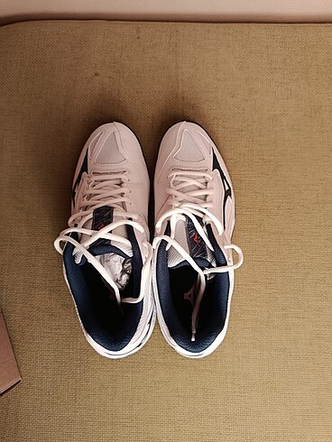 40,5 Beden beyaz Renk Orjinal faturalı Mizuno Thunder blade 3 serisi