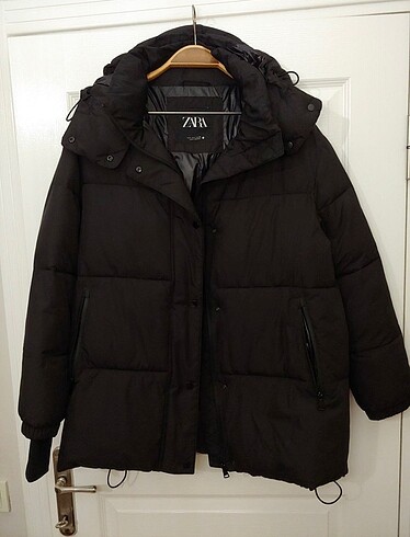 Zara Mont