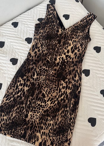 Kahverengi V Yaka Yılan Desenli Midi Elbise - Görsel 5