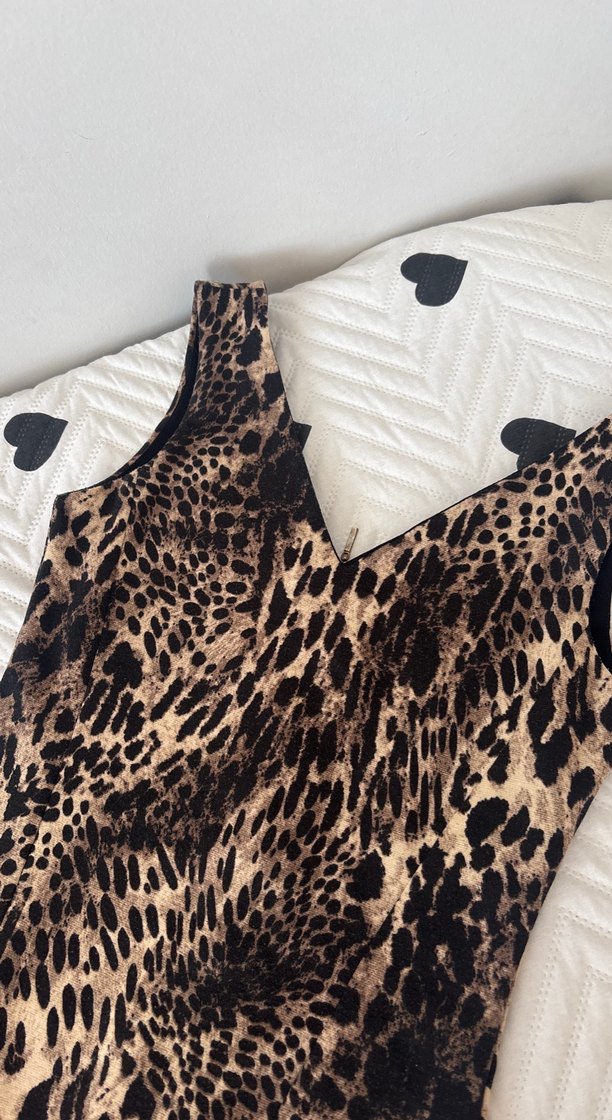 Kahverengi V Yaka Yılan Desenli Midi Elbise - Görsel 2