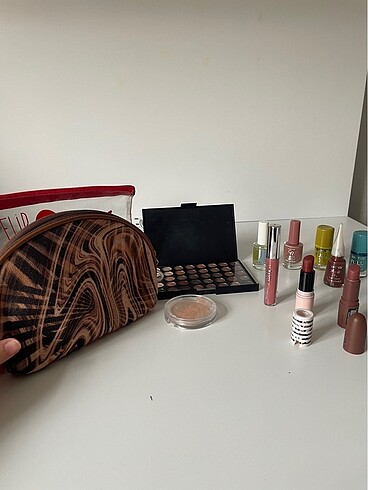 Makyaj seti toplu#Dudakkalemi#beaulis#flormar#oje#lykd#avon#kiko - Görsel 2