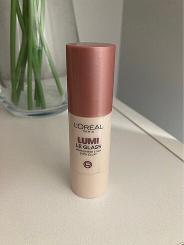 Loreal Lumi Glass Highlighter Stick