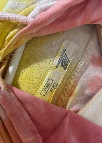 Kadın Çok Renkli New Balance Batik Kapüşonlu Sweatshirt - Görsel 4