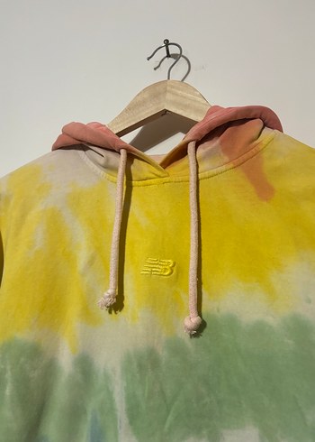 Kadın Çok Renkli New Balance Batik Kapüşonlu Sweatshirt - Görsel 2