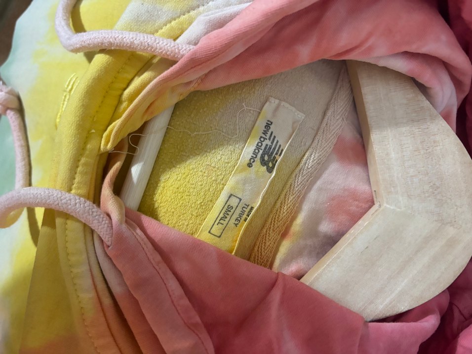 Kadın Çok Renkli New Balance Batik Kapüşonlu Sweatshirt - Görsel 4