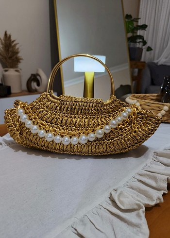 Boncuk Detaylı Altın Renk Örgü Kadın Çanta
