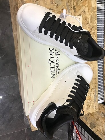 Alexander McQUEEN