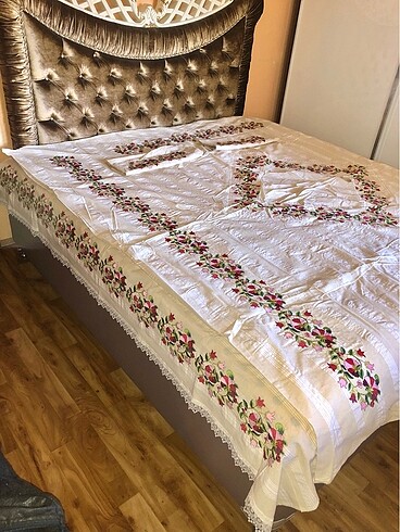 Çift kişilik yatak örtüsü takımı