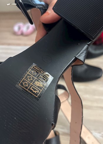 Kadın Siyah Topuklu Tokalı Akşam Ayakkabısı - Görsel 2