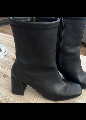 Siyah Deri Blok Topuklu Kadın Bot - Görsel 2