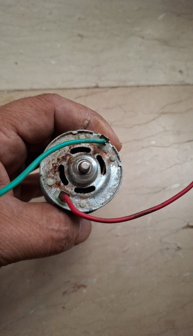 12 v motor bu motor çalışan cihazdan sökülmüştür 100/80 - Görsel 2