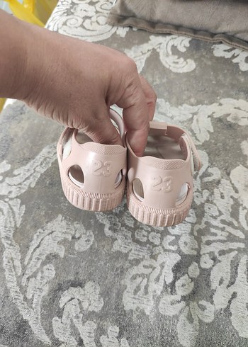 23 Beden ten rengi Renk Kız Çocuk Bej Lastik Sandalet
