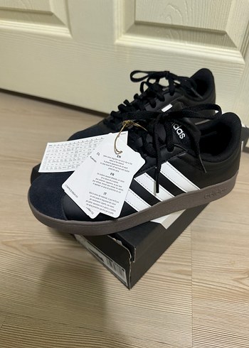 36,5 Beden siyah Renk Adidas bol court base Spor Ayakkabı
