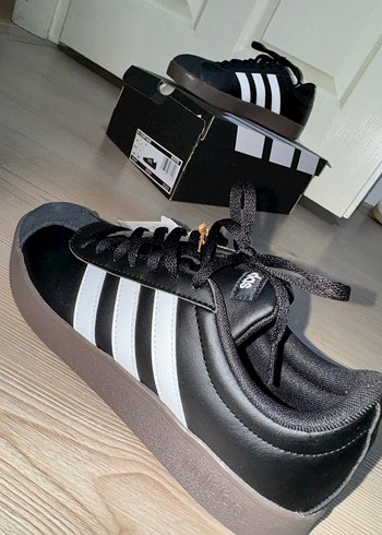 36,5 Beden Adidas bol court base Spor Ayakkabı