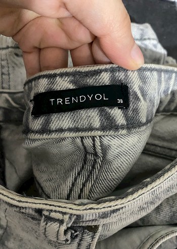 Gri Mini Kadın Denim Şort - Görsel 3