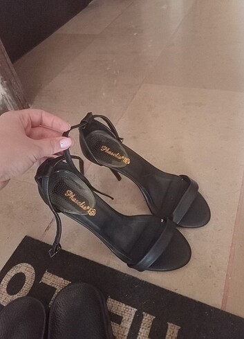 39 Beden Siyah topuklu ayakkabı 