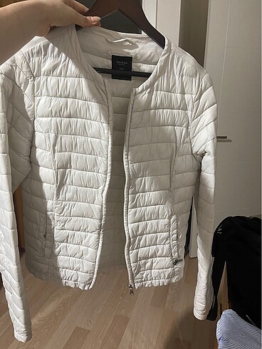 GUESS MONT