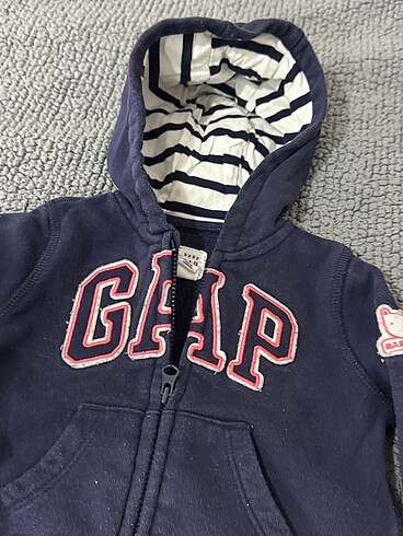 GAP sweatshirt