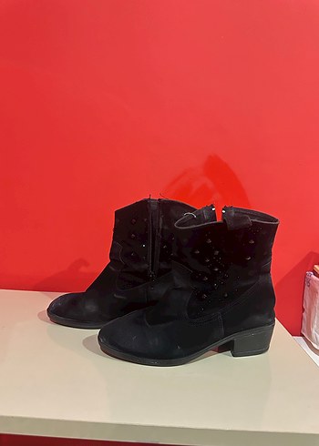 Siyah Süet Gotik Tokalı Topuklu Bot - Görsel 3