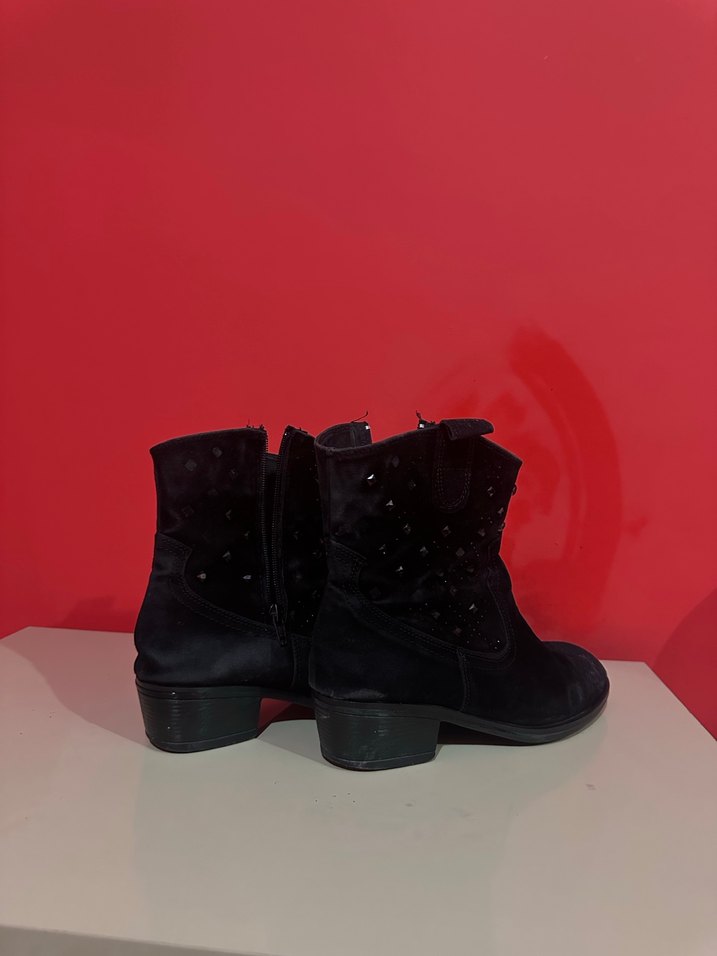 Siyah Süet Gotik Tokalı Topuklu Bot - Görsel 2