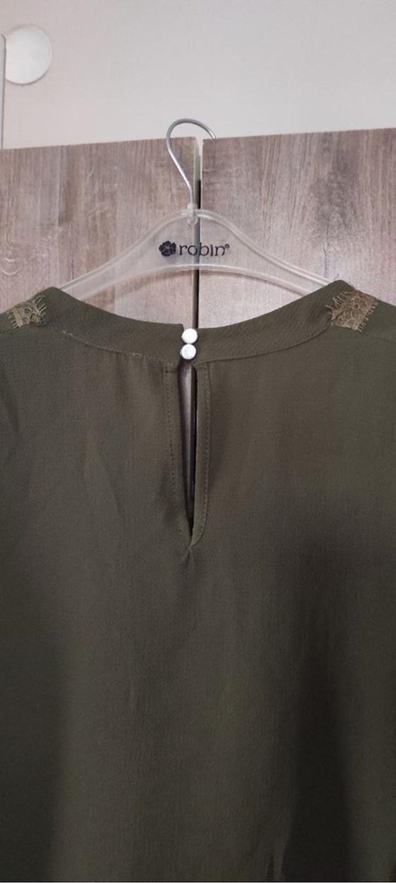 Batik Dantel Detaylı Haki V Yakalı Kadın Bluz - Görsel 3