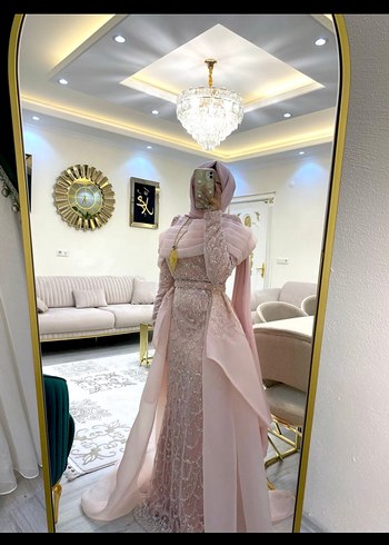 Pembe İşlemeli Uzun Straplez Nişan Elbisesi