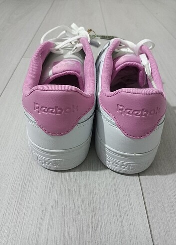 39 Beden 39 numara orijinal Reebok marka 