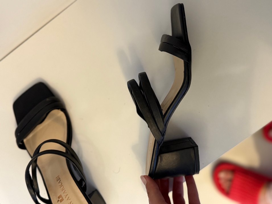 Siyah Minimalist Stiletto Topuklu Kadın Sandalet - Görsel 3