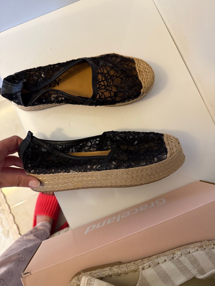 Siyah Dantel Detaylı Dolgu Topuk Kadın Babet - Görsel 2