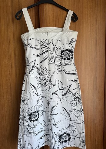 Çiçek Desenli Beyaz Elbise - Görsel 2