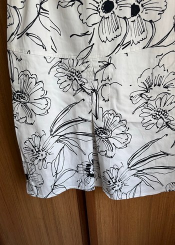 Çiçek Desenli Beyaz Elbise - Görsel 3