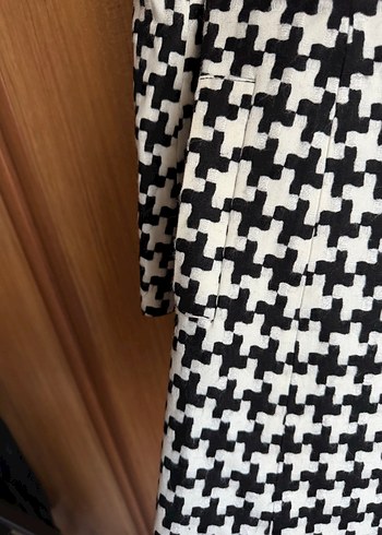 Siyah Beyaz Kazayağı Desenli Kadın Kaban - Görsel 4