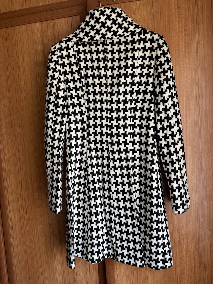 Siyah Beyaz Kazayağı Desenli Kadın Kaban - Görsel 3