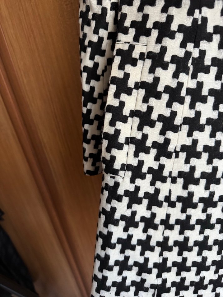 Siyah Beyaz Kazayağı Desenli Kadın Kaban - Görsel 4