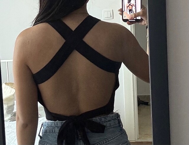 Sırt dekolteli crop