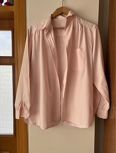 Pembe gömlek