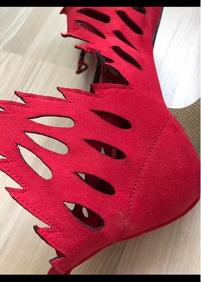 Kırmızı yeni topuklu ayakkabı - Görsel 2